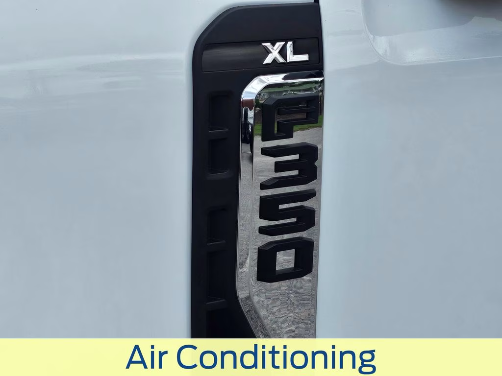 2026 Oxford White Ford Super Duty F-350 SRW XL 4X4 Truck