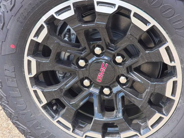 2026 Summit White GMC Canyon AT4 4X4 Truck