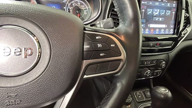 2020 Diamond Black Crystal Pearlcoat Jeep Cherokee Limited 4X4 SUV
