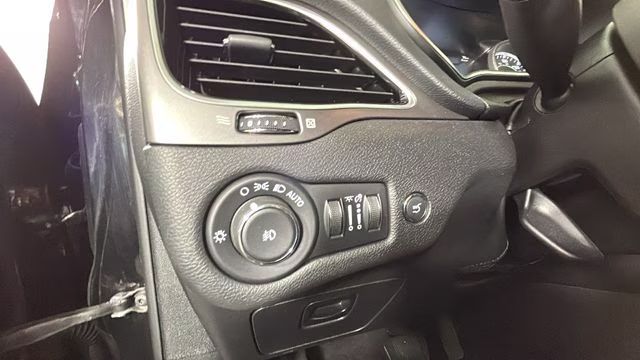 2020 Diamond Black Crystal Pearlcoat Jeep Cherokee Limited 4X4 SUV
