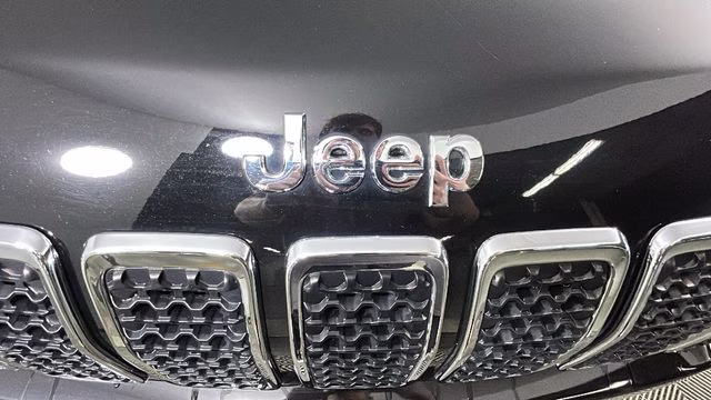2020 Diamond Black Crystal Pearlcoat Jeep Cherokee Limited 4X4 SUV