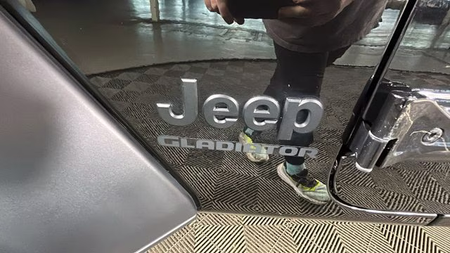 2022 Black Clearcoat Jeep Gladiator Sport 4X4 Truck