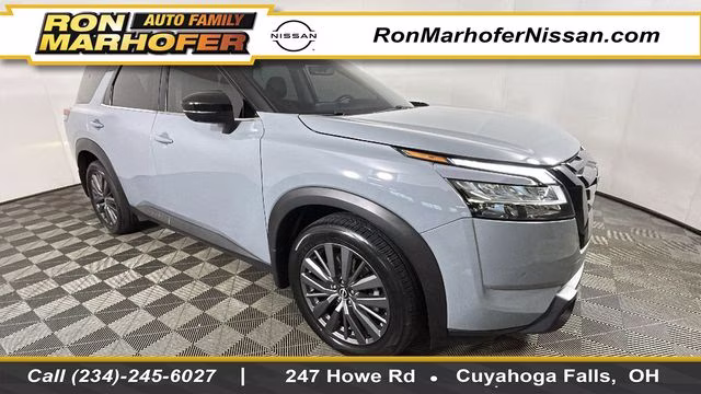 2024 Solid Gray/Super Black Nissan Pathfinder SL 4X4 SUV
