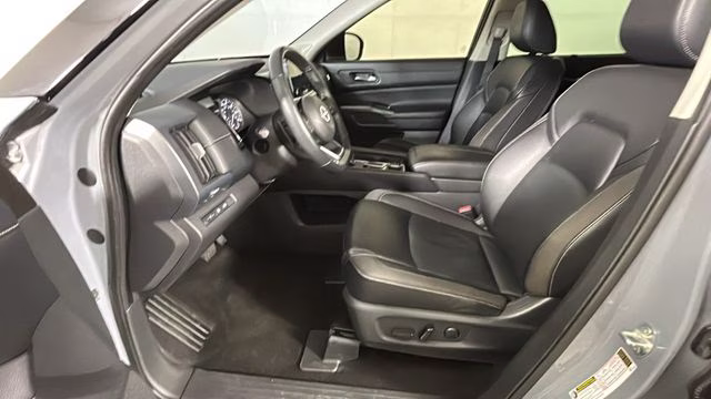 2024 Solid Gray/Super Black Nissan Pathfinder SL 4X4 SUV