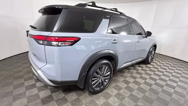 2024 Solid Gray/Super Black Nissan Pathfinder SL 4X4 SUV