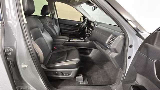 2024 Solid Gray/Super Black Nissan Pathfinder SL 4X4 SUV