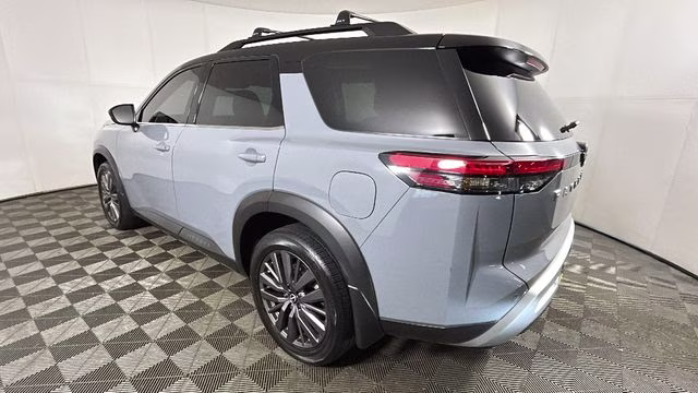 2024 Solid Gray/Super Black Nissan Pathfinder SL 4X4 SUV