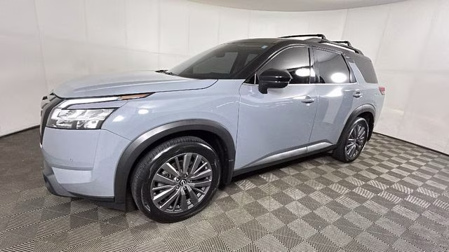 2024 Solid Gray/Super Black Nissan Pathfinder SL 4X4 SUV