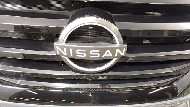 2024 Solid Gray/Super Black Nissan Pathfinder SL 4X4 SUV