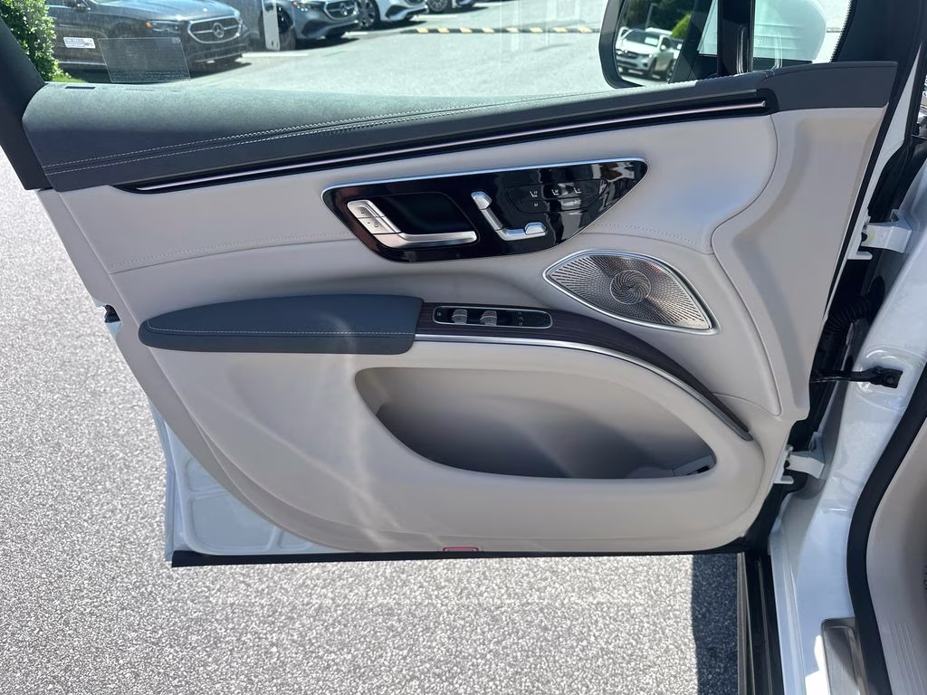 2026 Moonlight Mercedes-Benz EQS 400 AWD SUV