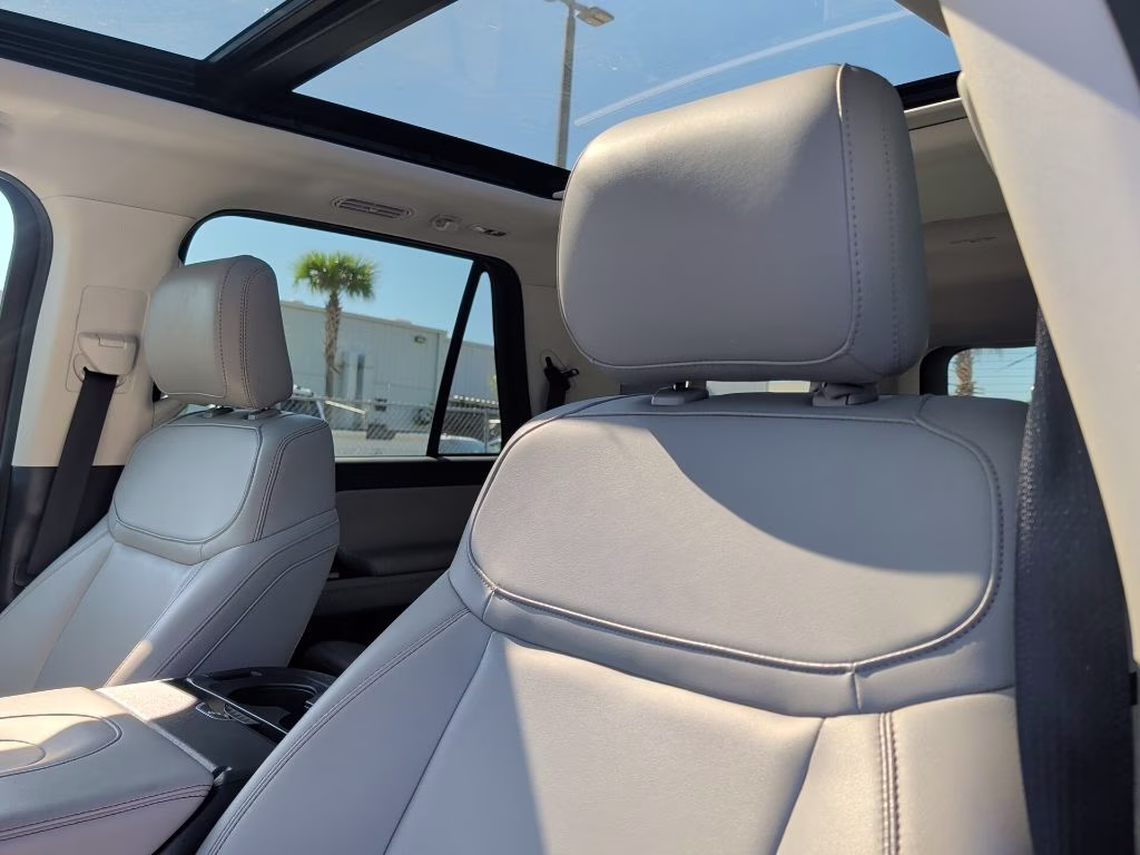 2025 Star White Metallic Tri-Coat Ford Expedition Max Active RWD SUV