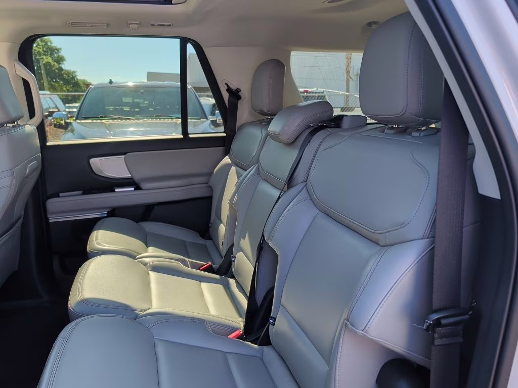 2025 Star White Metallic Tri-Coat Ford Expedition Max Active RWD SUV