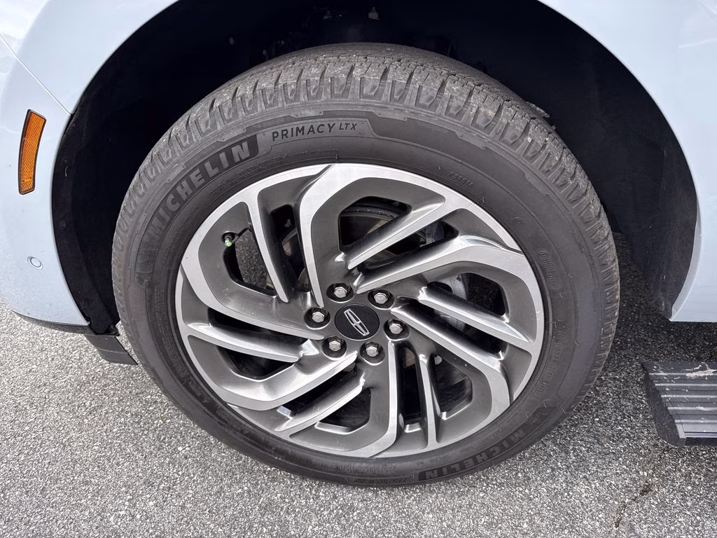 2025 Gray Mist Metallic Tri-Coat Lincoln Navigator L Reserve 4X4 SUV