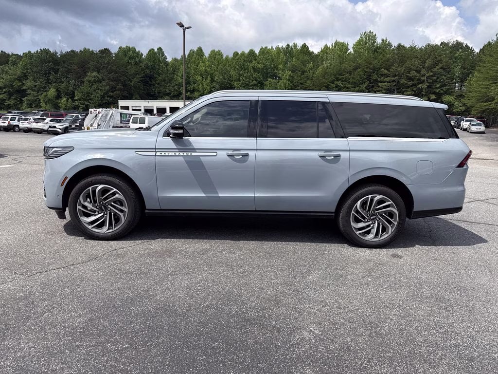 2025 Gray Mist Metallic Tri-Coat Lincoln Navigator L Reserve 4X4 SUV