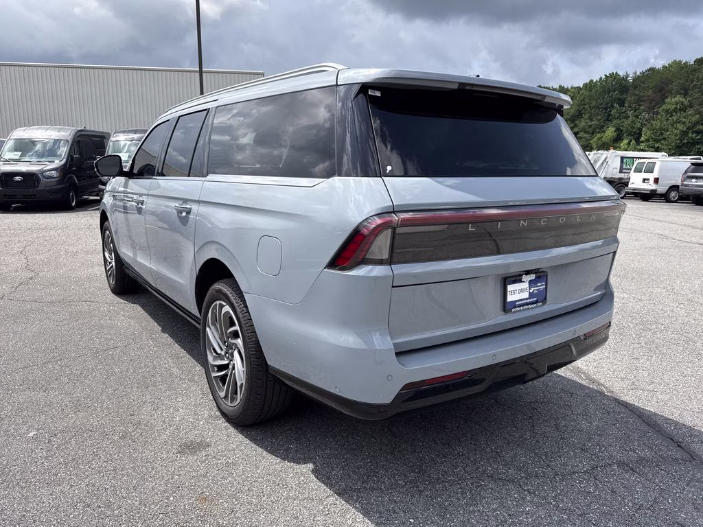 2025 Gray Mist Metallic Tri-Coat Lincoln Navigator L Reserve 4X4 SUV
