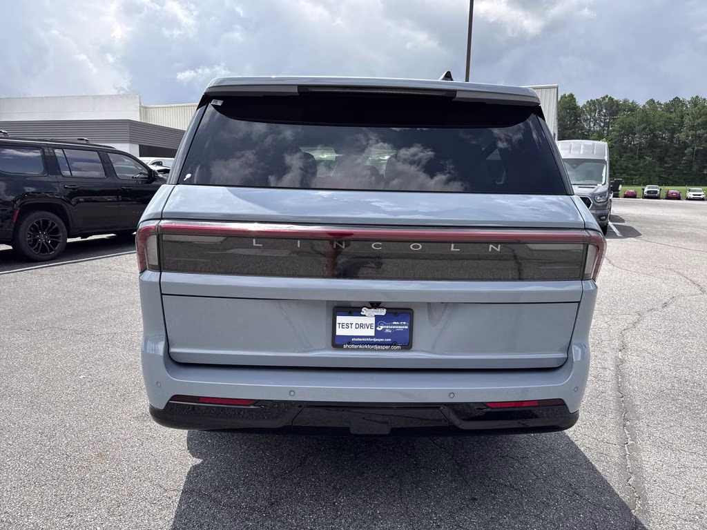 2025 Gray Mist Metallic Tri-Coat Lincoln Navigator L Reserve 4X4 SUV