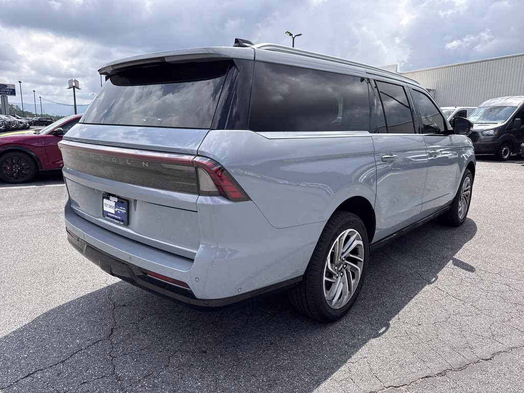 2025 Gray Mist Metallic Tri-Coat Lincoln Navigator L Reserve 4X4 SUV