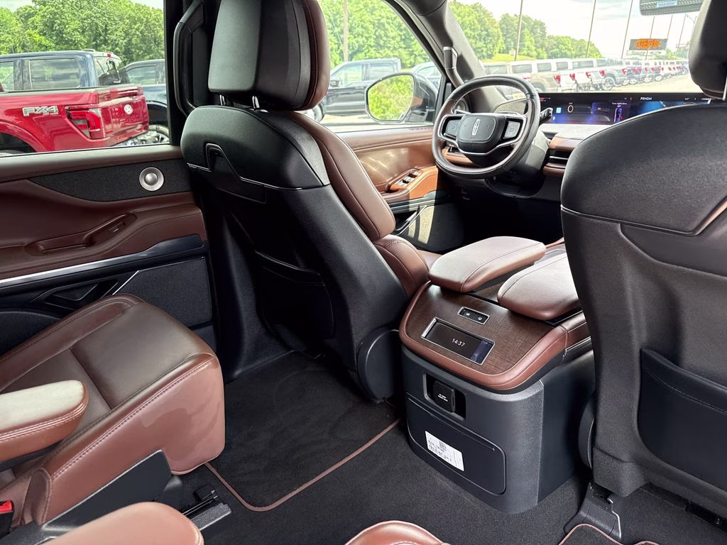 2025 Pristine White Metallic Tri-Coat Lincoln Navigator L Reserve 4X4 SUV