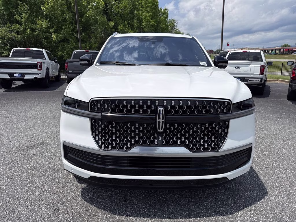 2025 Pristine White Metallic Tri-Coat Lincoln Navigator L Reserve 4X4 SUV