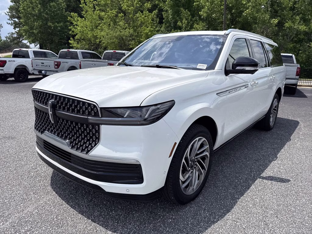 2025 Pristine White Metallic Tri-Coat Lincoln Navigator L Reserve 4X4 SUV