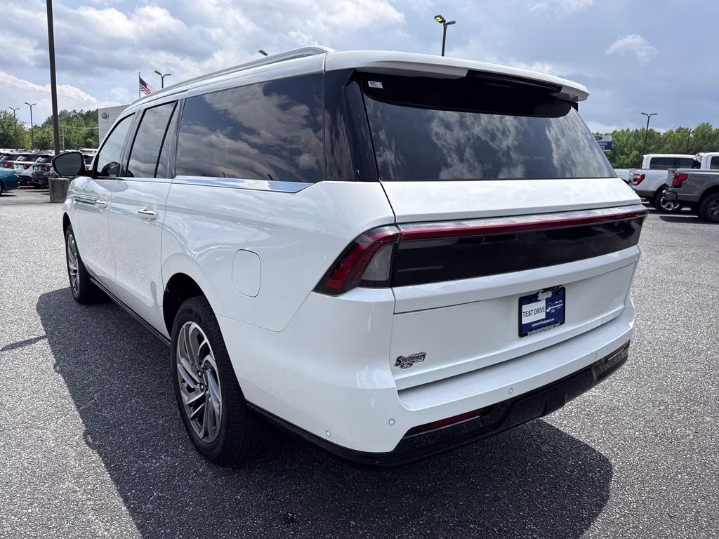 2025 Pristine White Metallic Tri-Coat Lincoln Navigator L Reserve 4X4 SUV