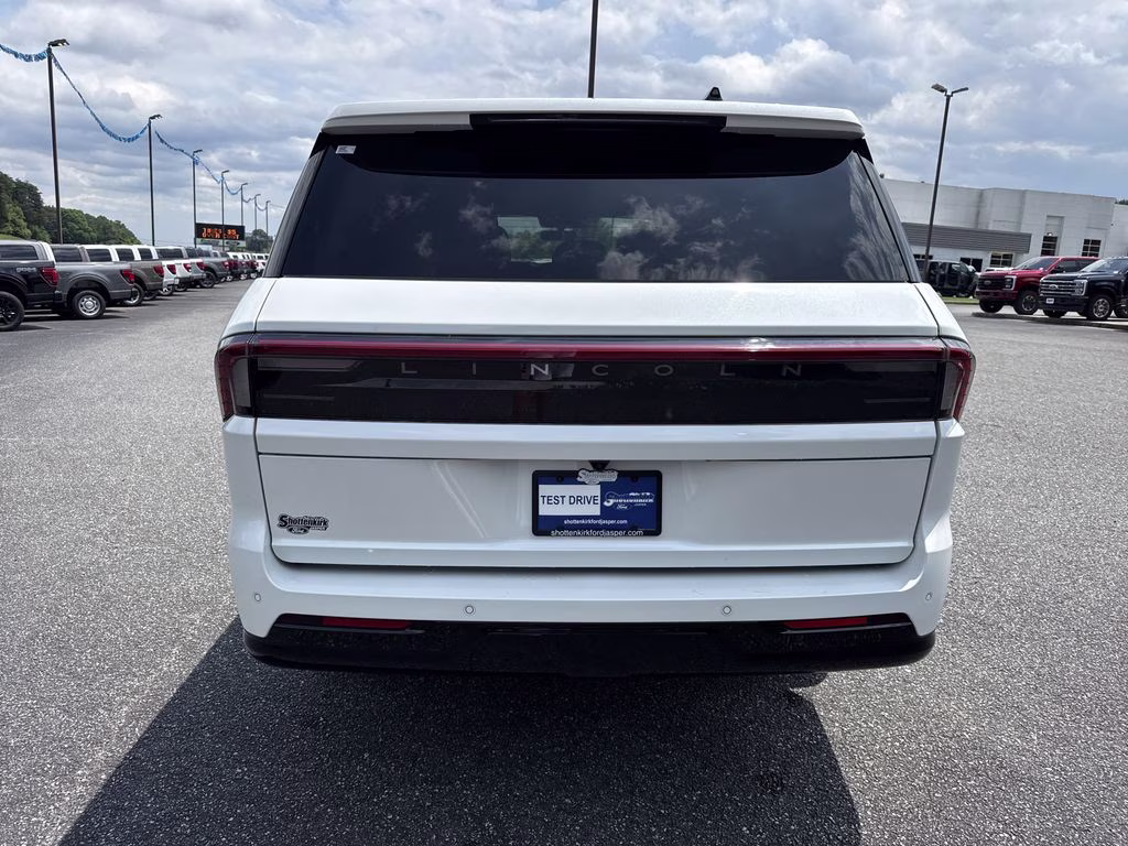 2025 Pristine White Metallic Tri-Coat Lincoln Navigator L Reserve 4X4 SUV