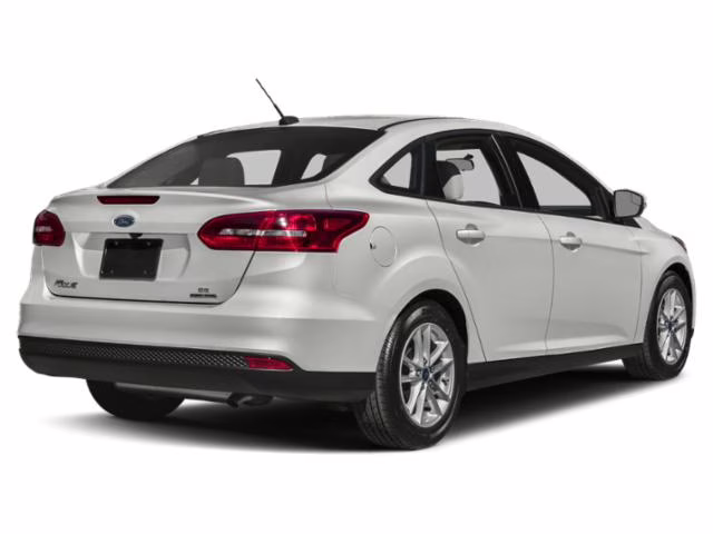 2018 Oxford White Ford Focus SE FWD Sedan