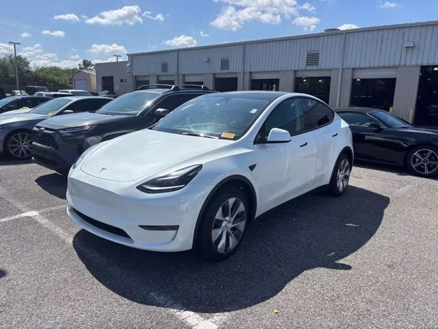 2024 Pearl White Multi-Coat Tesla Model Y Standard Range RWD SUV