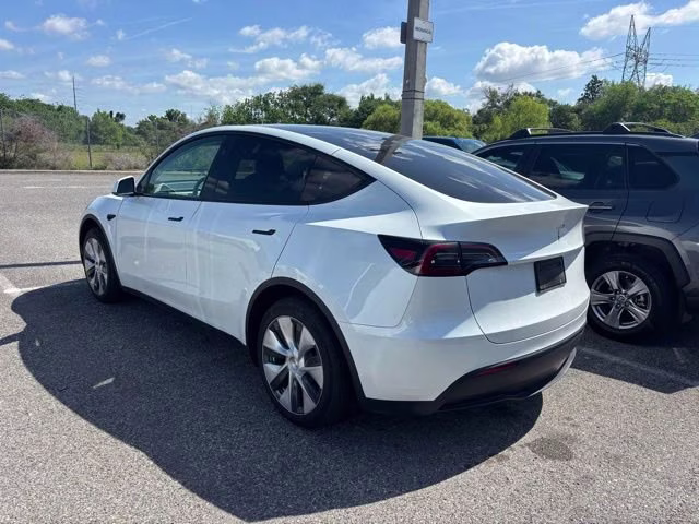 2024 Pearl White Multi-Coat Tesla Model Y Standard Range RWD SUV