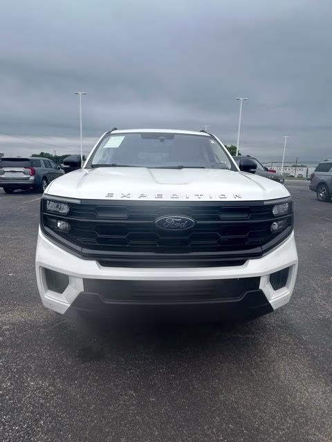 2025 White Metallic Ford Expedition Max Active 4X4 SUV