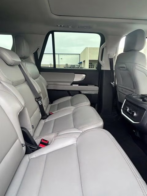 2025 White Metallic Ford Expedition Max Active 4X4 SUV
