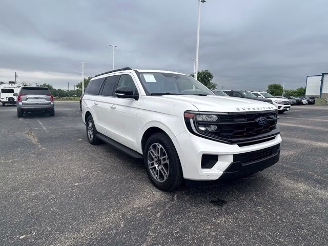 2025 White Metallic Ford Expedition Max Active 4X4 SUV