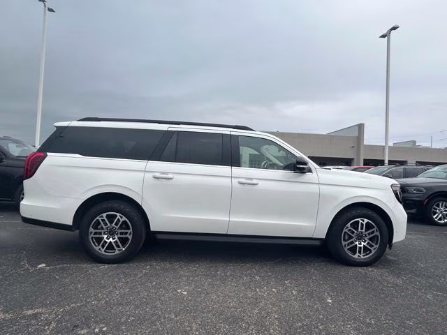 2025 White Metallic Ford Expedition Max Active 4X4 SUV