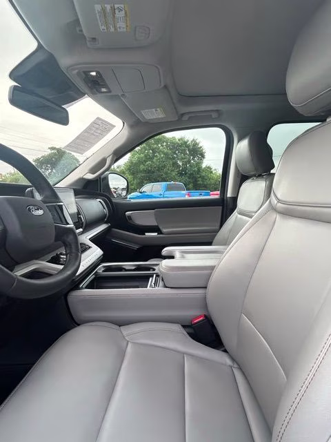 2025 White Metallic Ford Expedition Max Active 4X4 SUV
