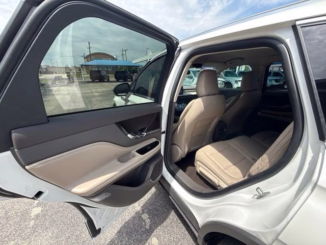 2022 White Metallic Lincoln Corsair Standard FWD SUV