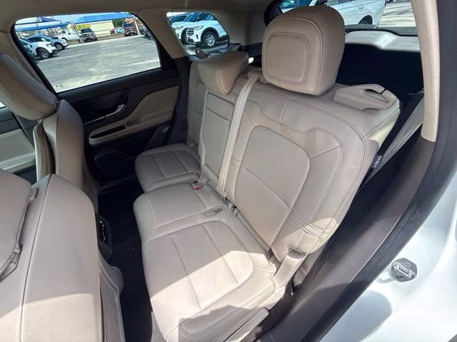 2022 White Metallic Lincoln Corsair Standard FWD SUV