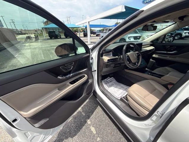 2022 White Metallic Lincoln Corsair Standard FWD SUV