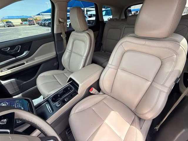 2022 White Metallic Lincoln Corsair Standard FWD SUV