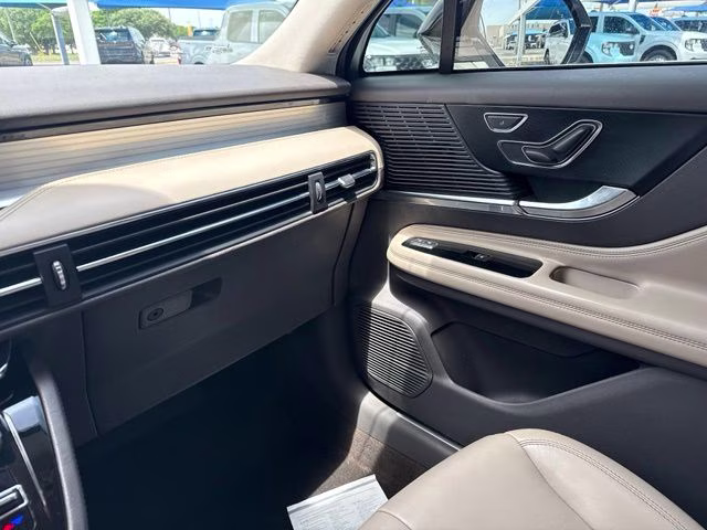 2022 White Metallic Lincoln Corsair Standard FWD SUV