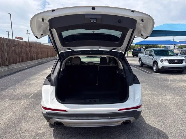 2022 White Metallic Lincoln Corsair Standard FWD SUV