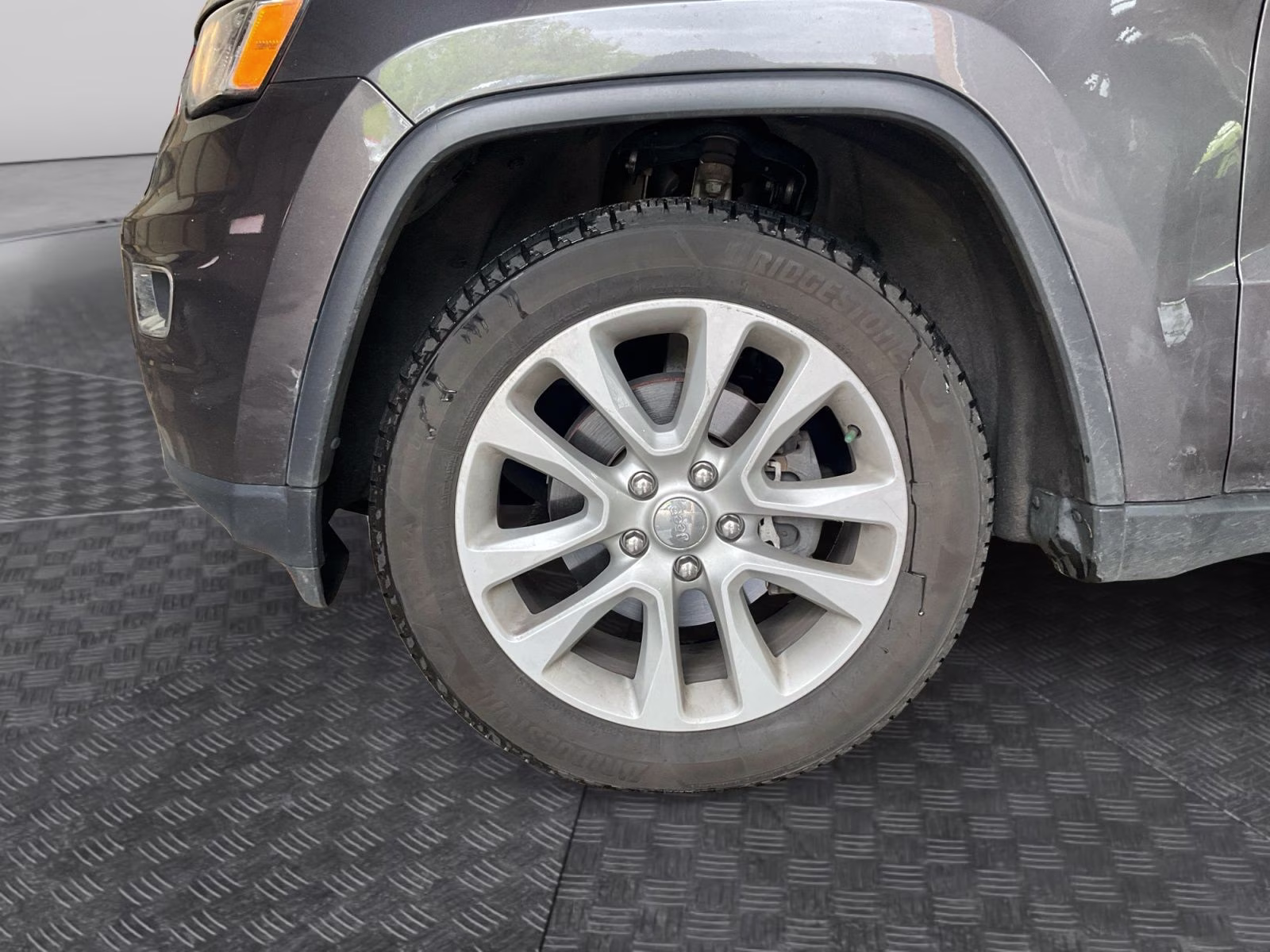 2017 Granite Crystal Metallic Clearcoat Jeep Grand Cherokee Limited 4X4 SUV
