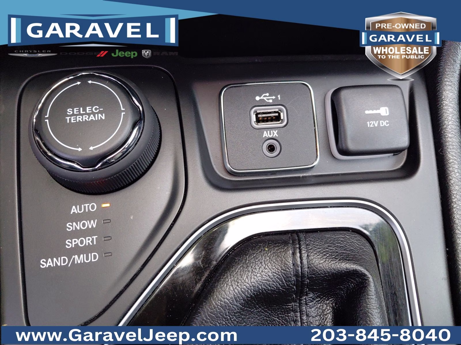 2019 Diamond Black Crystal Pearlcoat Jeep Cherokee Overland 4X4 SUV