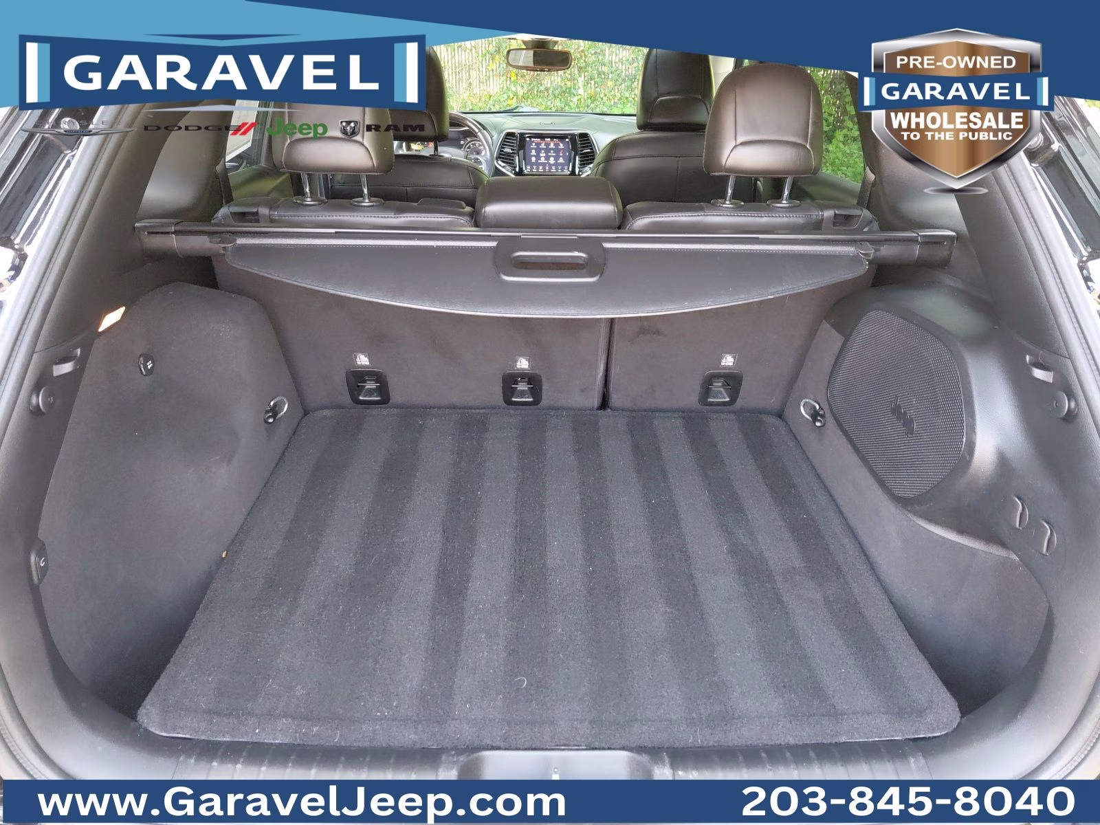 2019 Diamond Black Crystal Pearlcoat Jeep Cherokee Overland 4X4 SUV