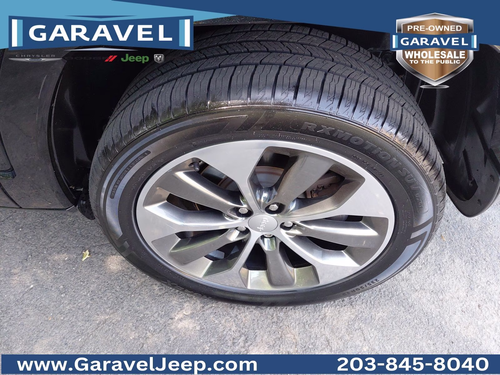 2019 Diamond Black Crystal Pearlcoat Jeep Cherokee Overland 4X4 SUV
