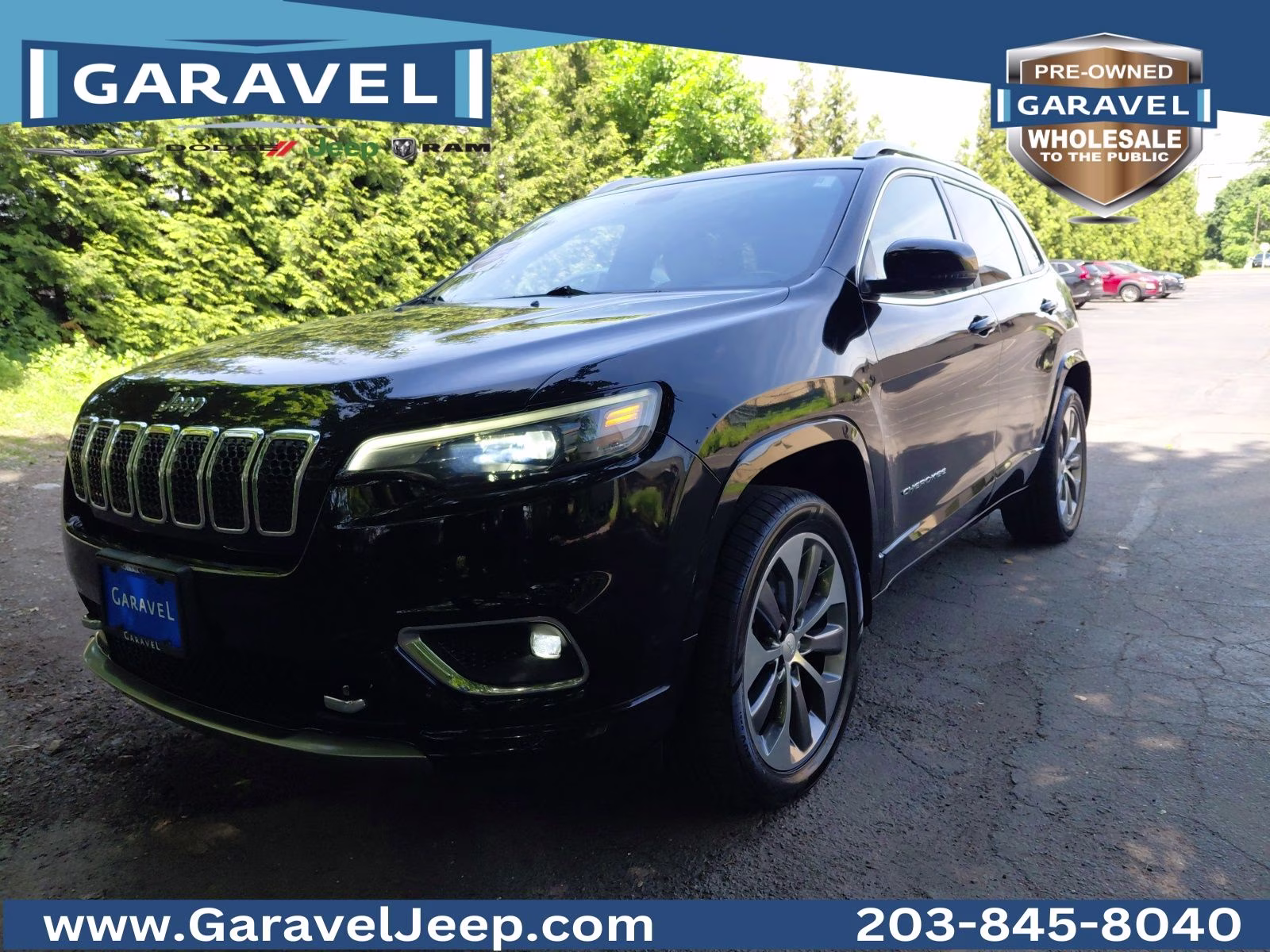 2019 Diamond Black Crystal Pearlcoat Jeep Cherokee Overland 4X4 SUV