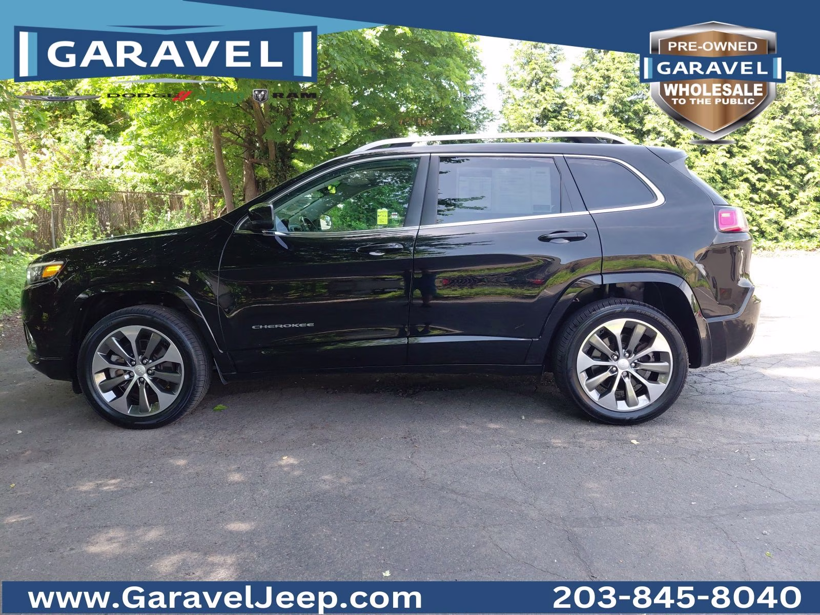 2019 Diamond Black Crystal Pearlcoat Jeep Cherokee Overland 4X4 SUV
