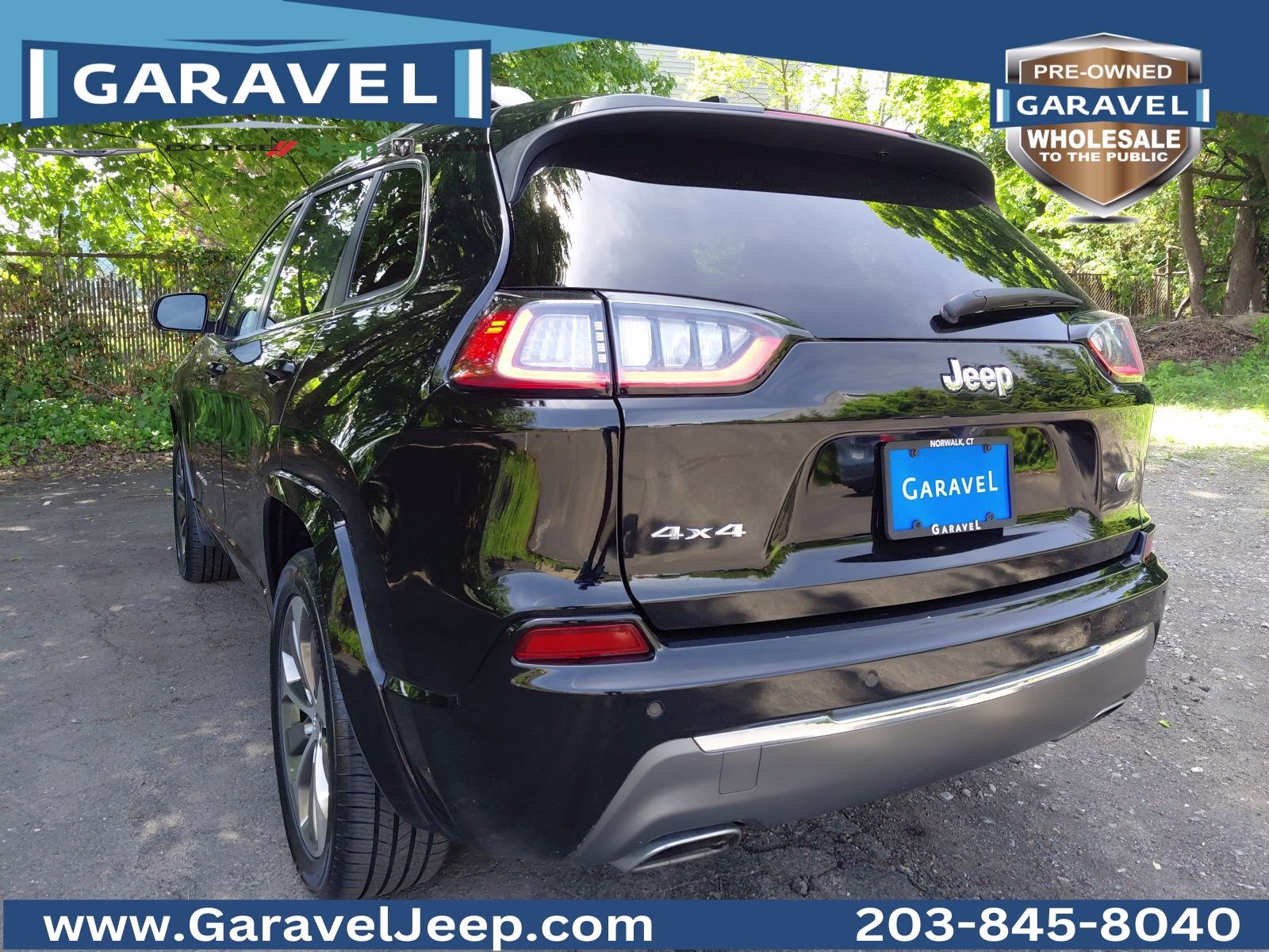 2019 Diamond Black Crystal Pearlcoat Jeep Cherokee Overland 4X4 SUV