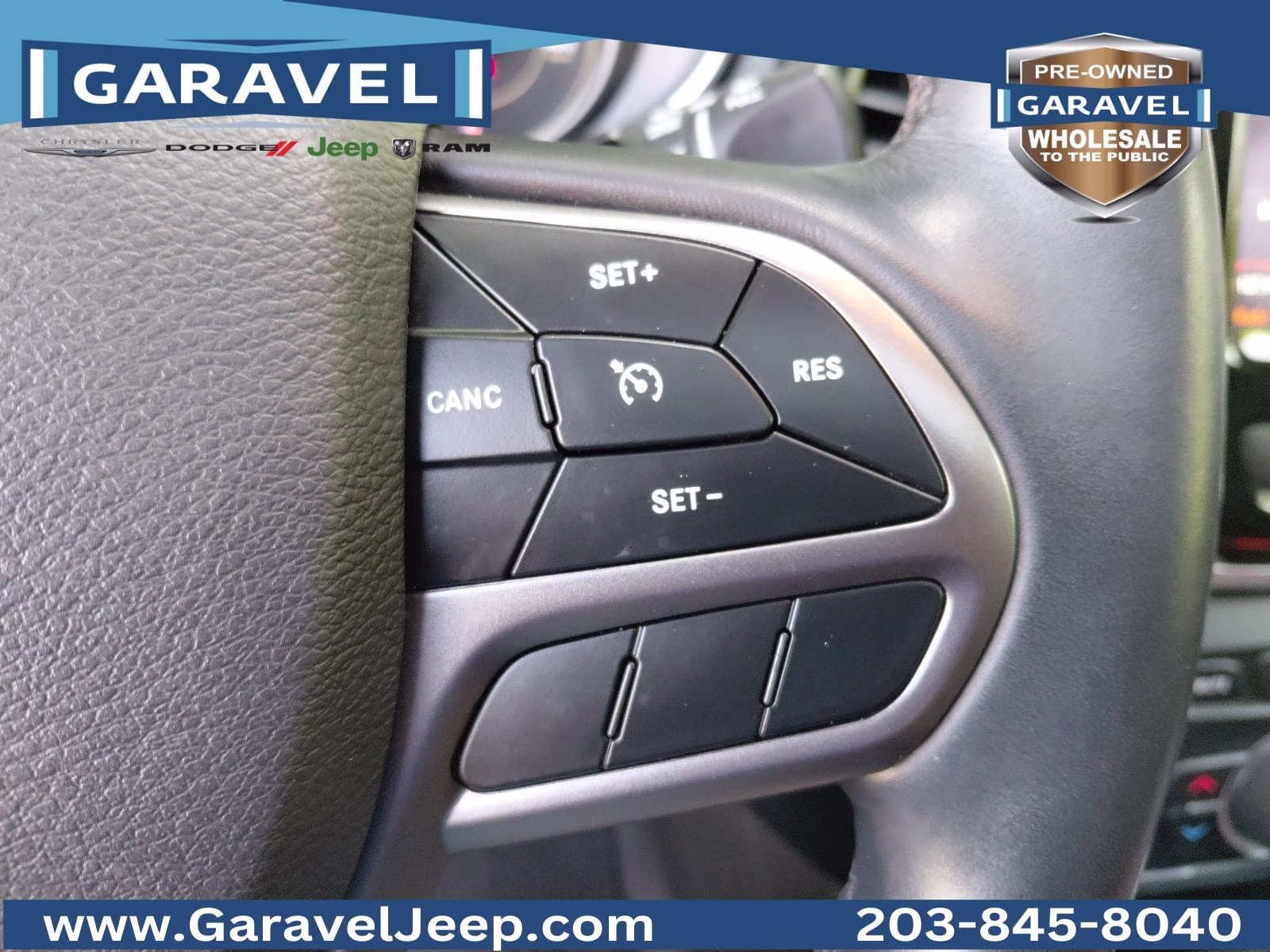 2019 Diamond Black Crystal Pearlcoat Jeep Cherokee Overland 4X4 SUV
