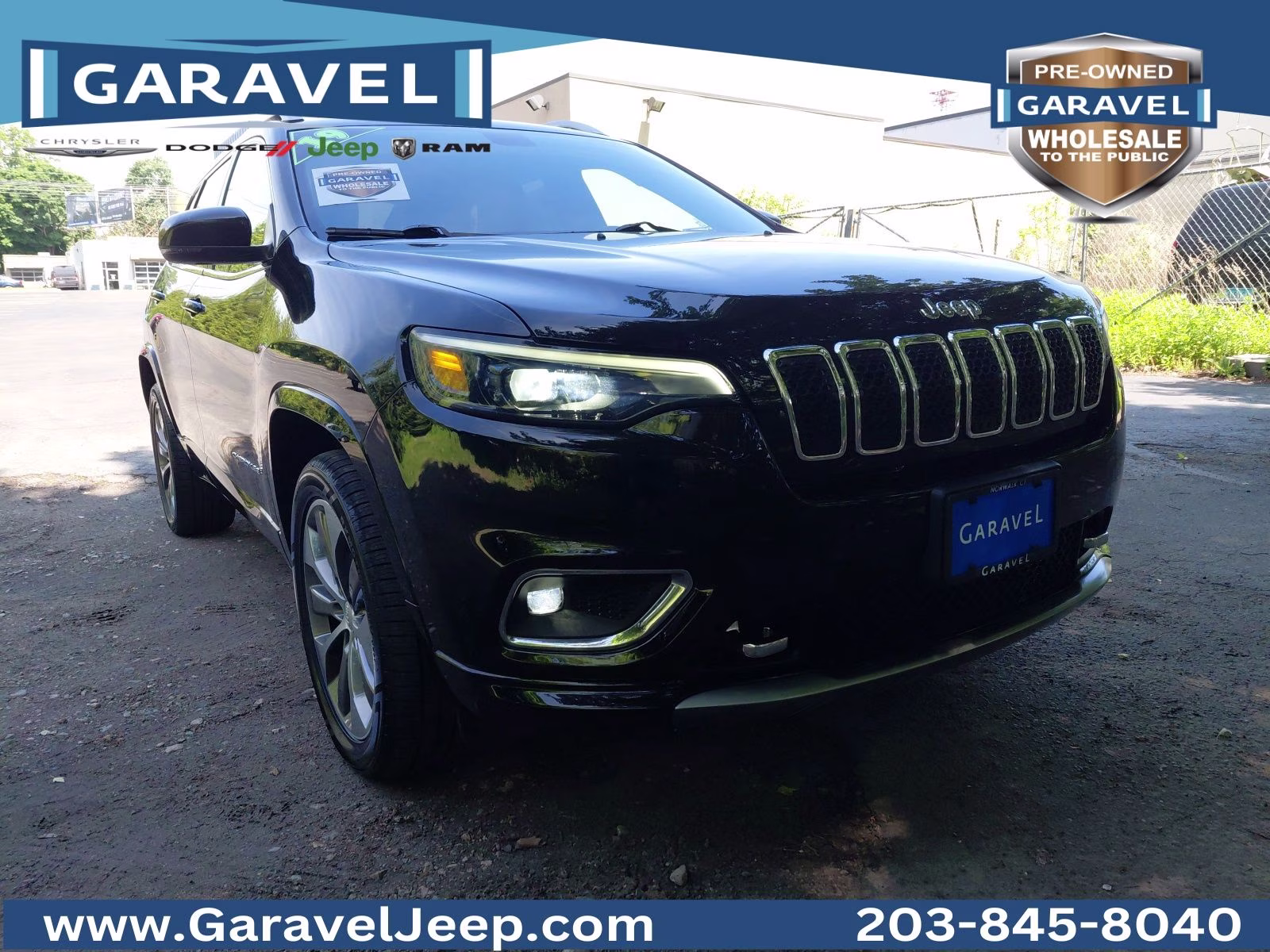 2019 Diamond Black Crystal Pearlcoat Jeep Cherokee Overland 4X4 SUV