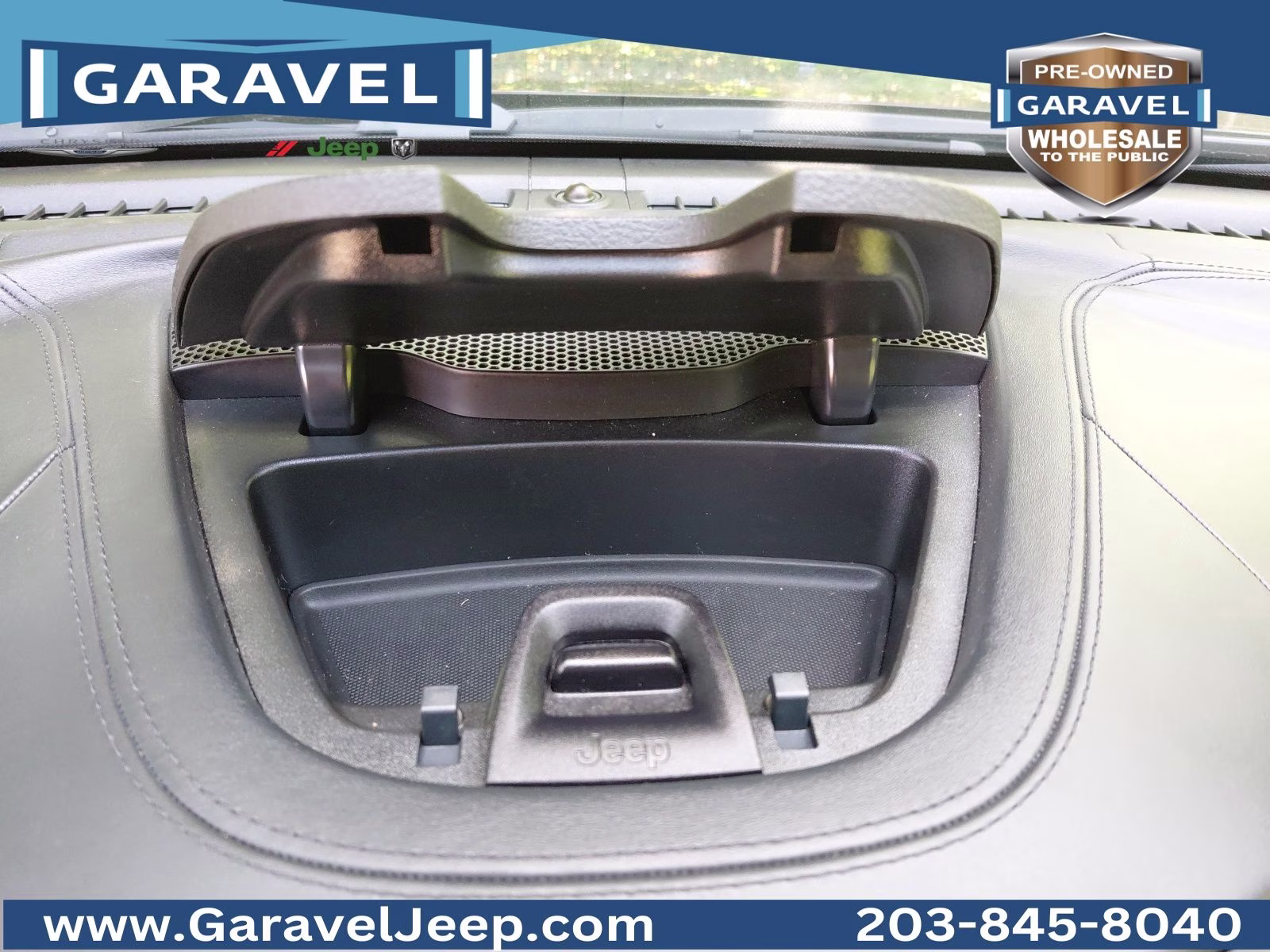2019 Diamond Black Crystal Pearlcoat Jeep Cherokee Overland 4X4 SUV